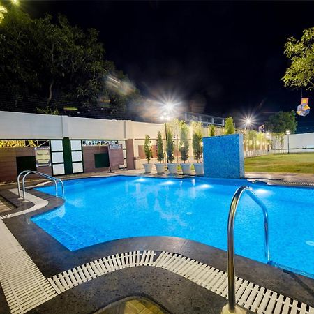 Hotel Vasdaa Grand Dehradun Bagian luar foto