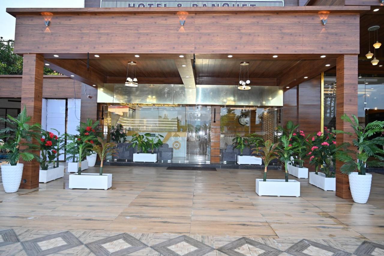 Hotel Vasdaa Grand Dehradun Bagian luar foto
