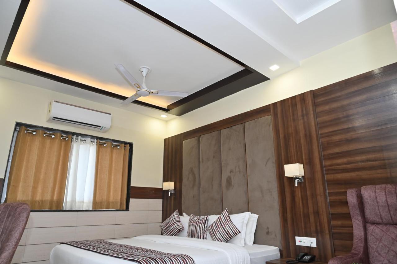 Hotel Vasdaa Grand Dehradun Bagian luar foto