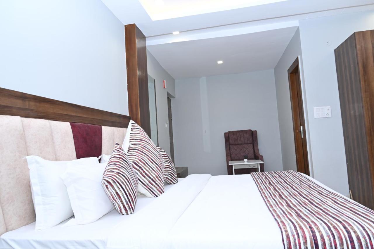 Hotel Vasdaa Grand Dehradun Bagian luar foto