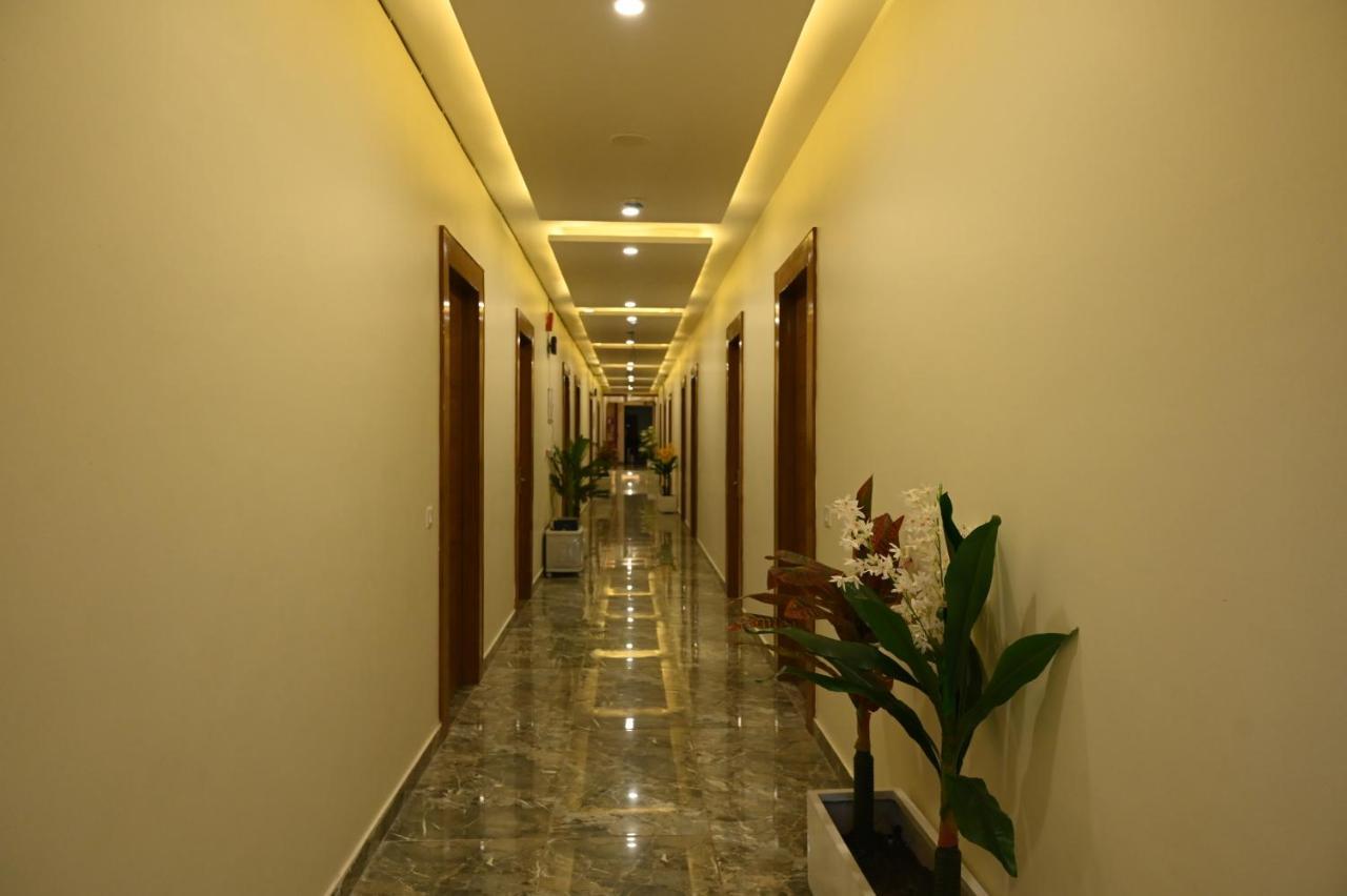 Hotel Vasdaa Grand Dehradun Bagian luar foto