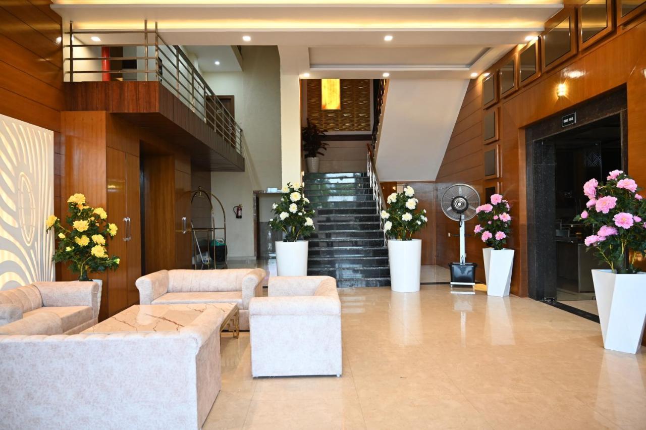 Hotel Vasdaa Grand Dehradun Bagian luar foto