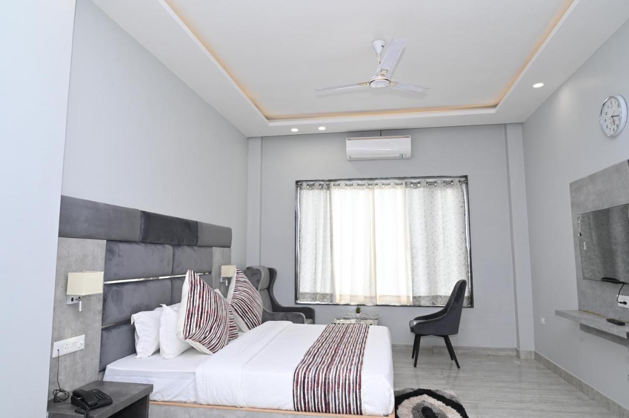 Hotel Vasdaa Grand Dehradun Bagian luar foto