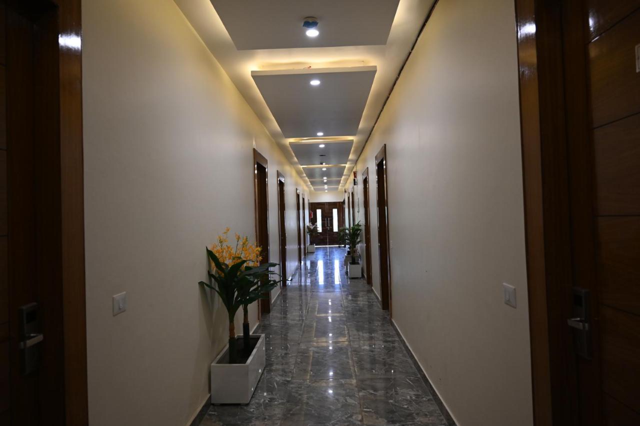 Hotel Vasdaa Grand Dehradun Bagian luar foto