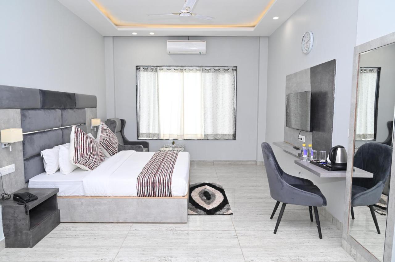 Hotel Vasdaa Grand Dehradun Bagian luar foto
