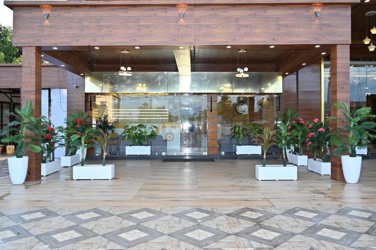 Hotel Vasdaa Grand Dehradun Bagian luar foto