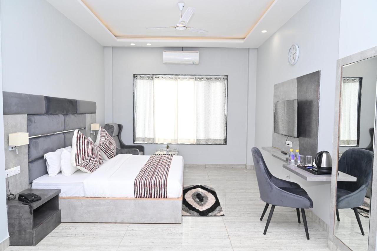 Hotel Vasdaa Grand Dehradun Bagian luar foto