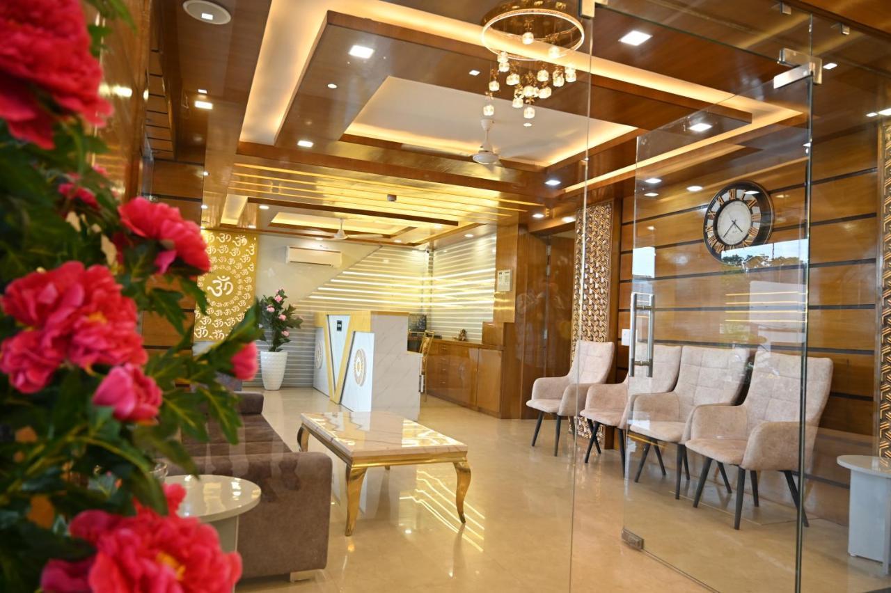 Hotel Vasdaa Grand Dehradun Bagian luar foto