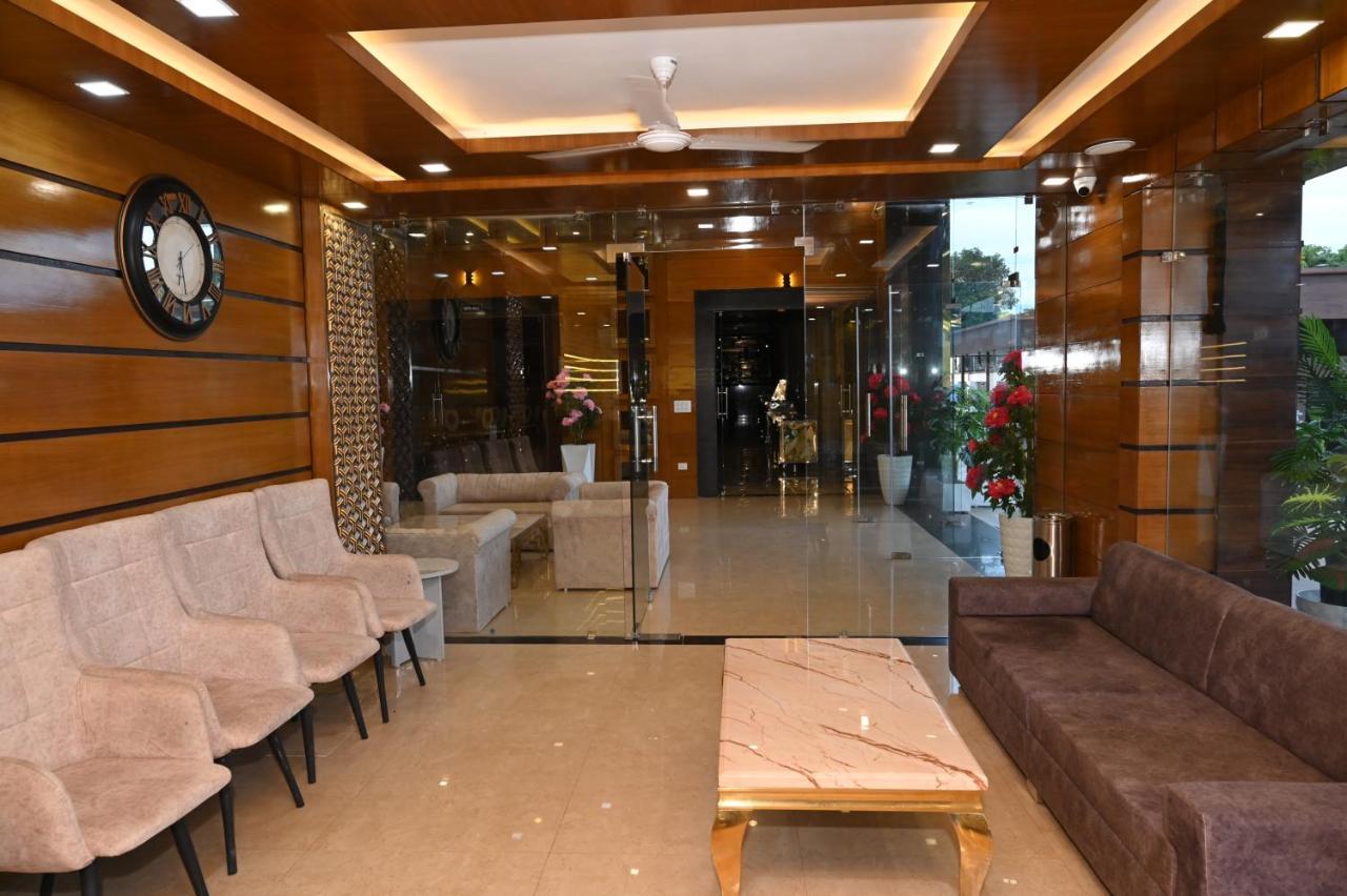 Hotel Vasdaa Grand Dehradun Bagian luar foto