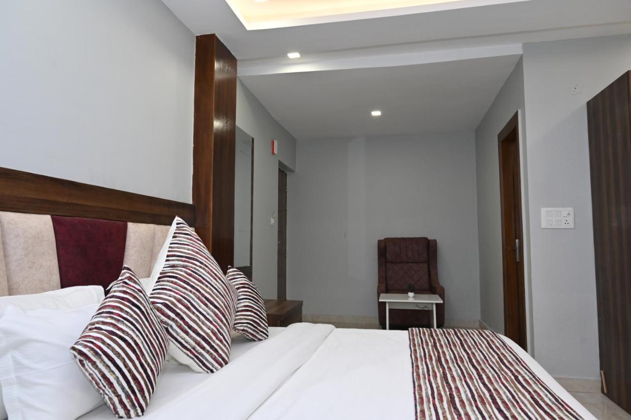 Hotel Vasdaa Grand Dehradun Bagian luar foto