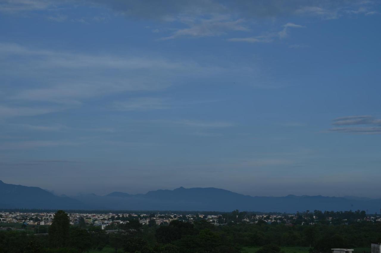 Hotel Vasdaa Grand Dehradun Bagian luar foto