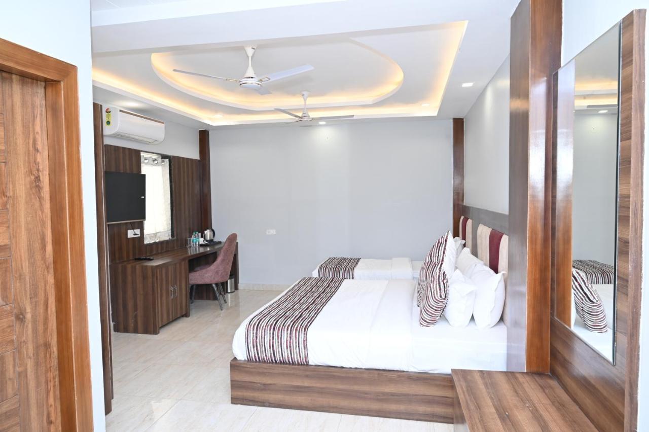 Hotel Vasdaa Grand Dehradun Bagian luar foto