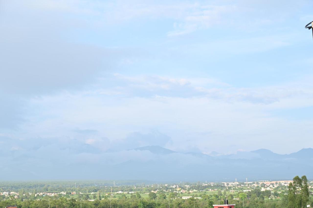 Hotel Vasdaa Grand Dehradun Bagian luar foto