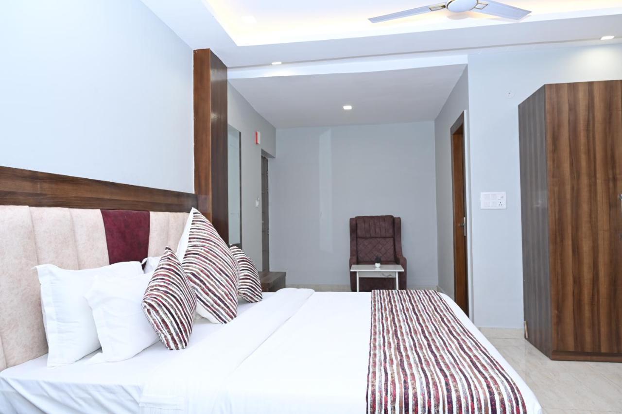Hotel Vasdaa Grand Dehradun Bagian luar foto