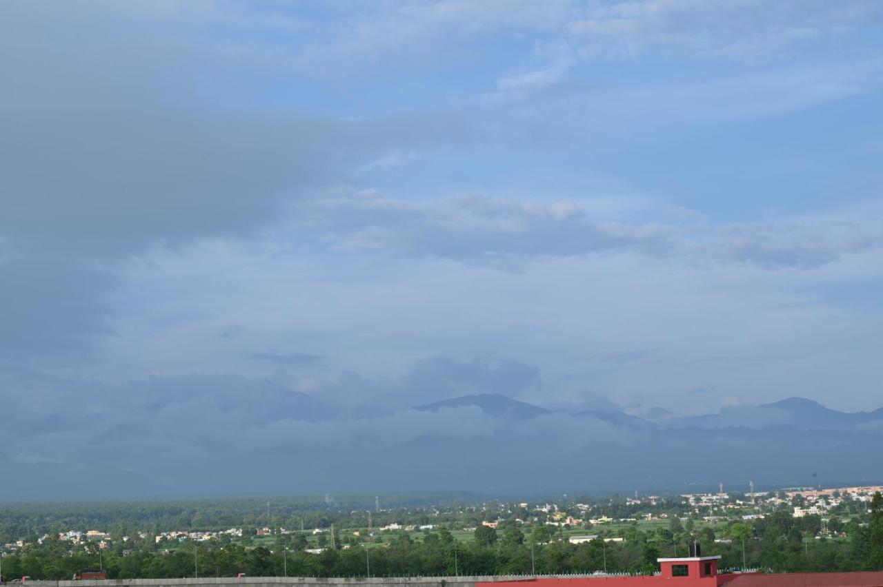 Hotel Vasdaa Grand Dehradun Bagian luar foto