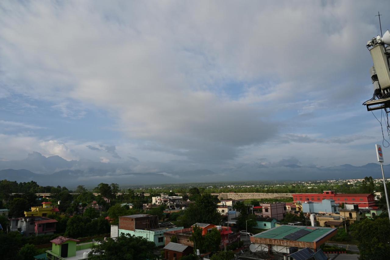 Hotel Vasdaa Grand Dehradun Bagian luar foto
