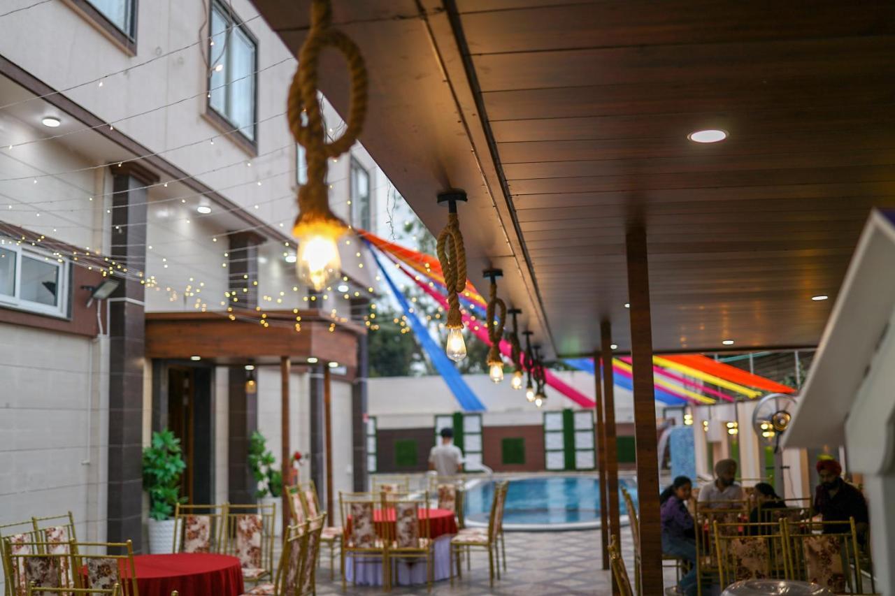 Hotel Vasdaa Grand Dehradun Bagian luar foto