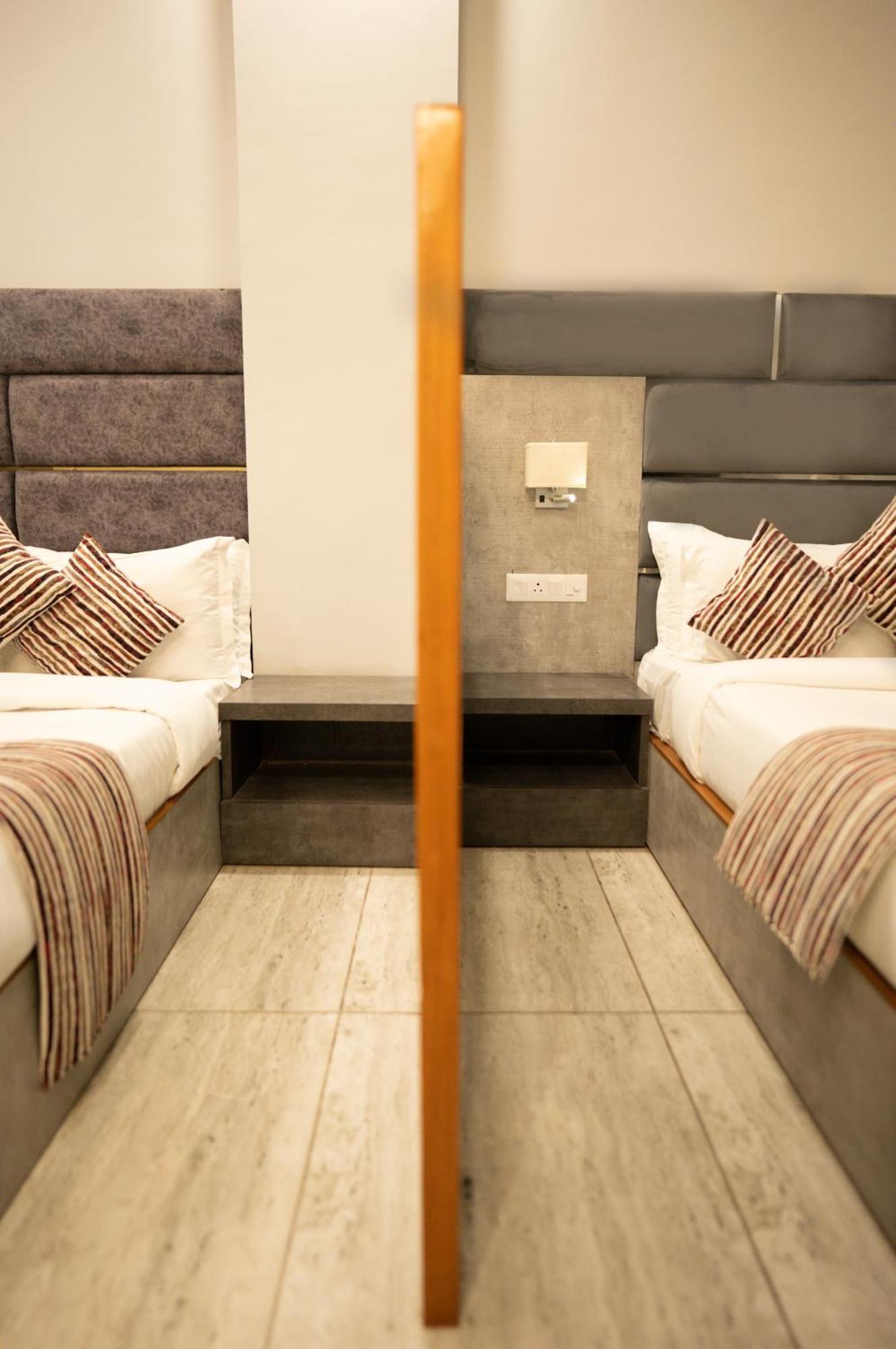 Hotel Vasdaa Grand Dehradun Bagian luar foto