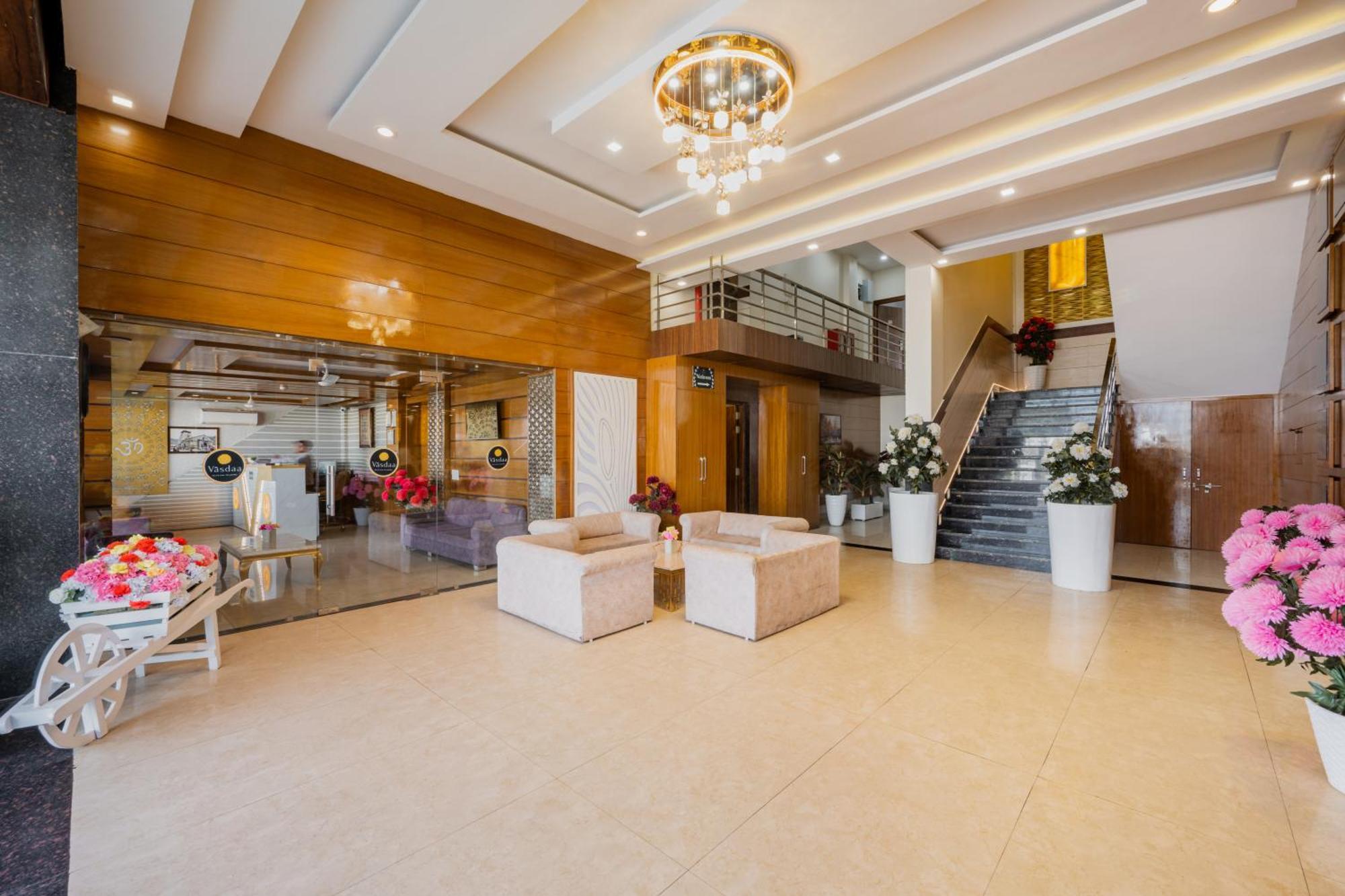 Hotel Vasdaa Grand Dehradun Bagian luar foto
