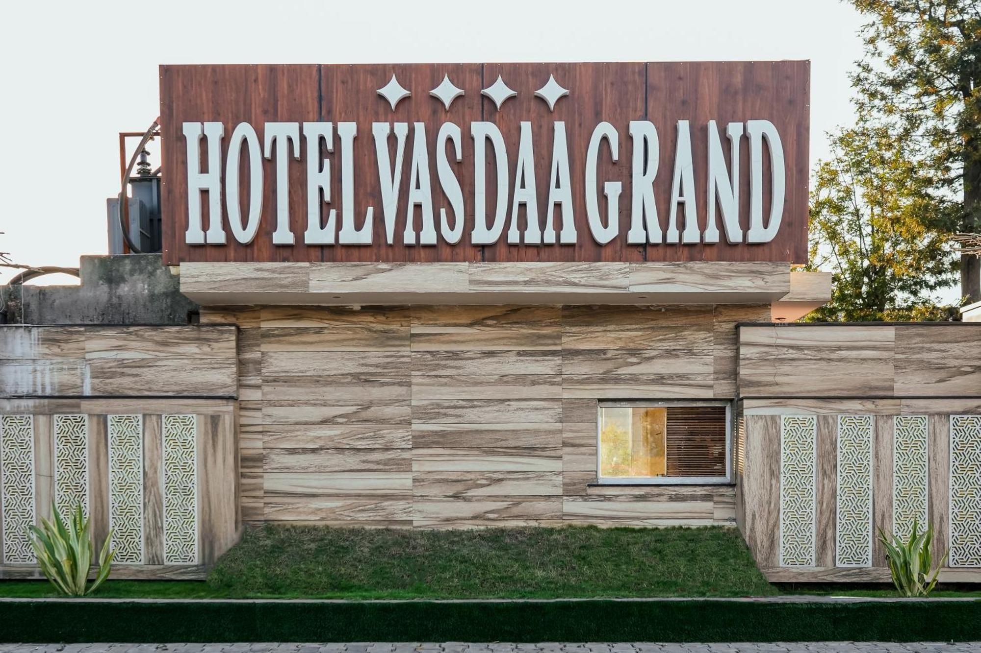 Hotel Vasdaa Grand Dehradun Bagian luar foto