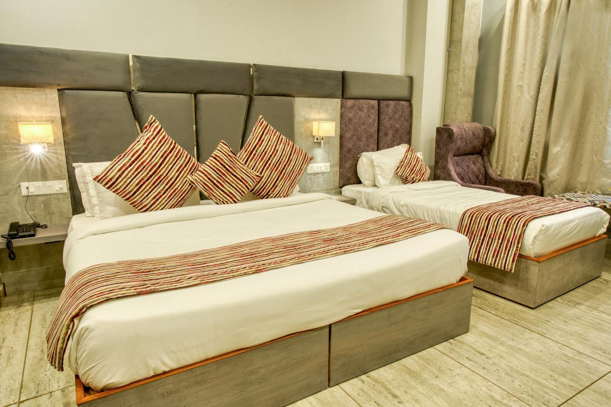 Hotel Vasdaa Grand Dehradun Bagian luar foto