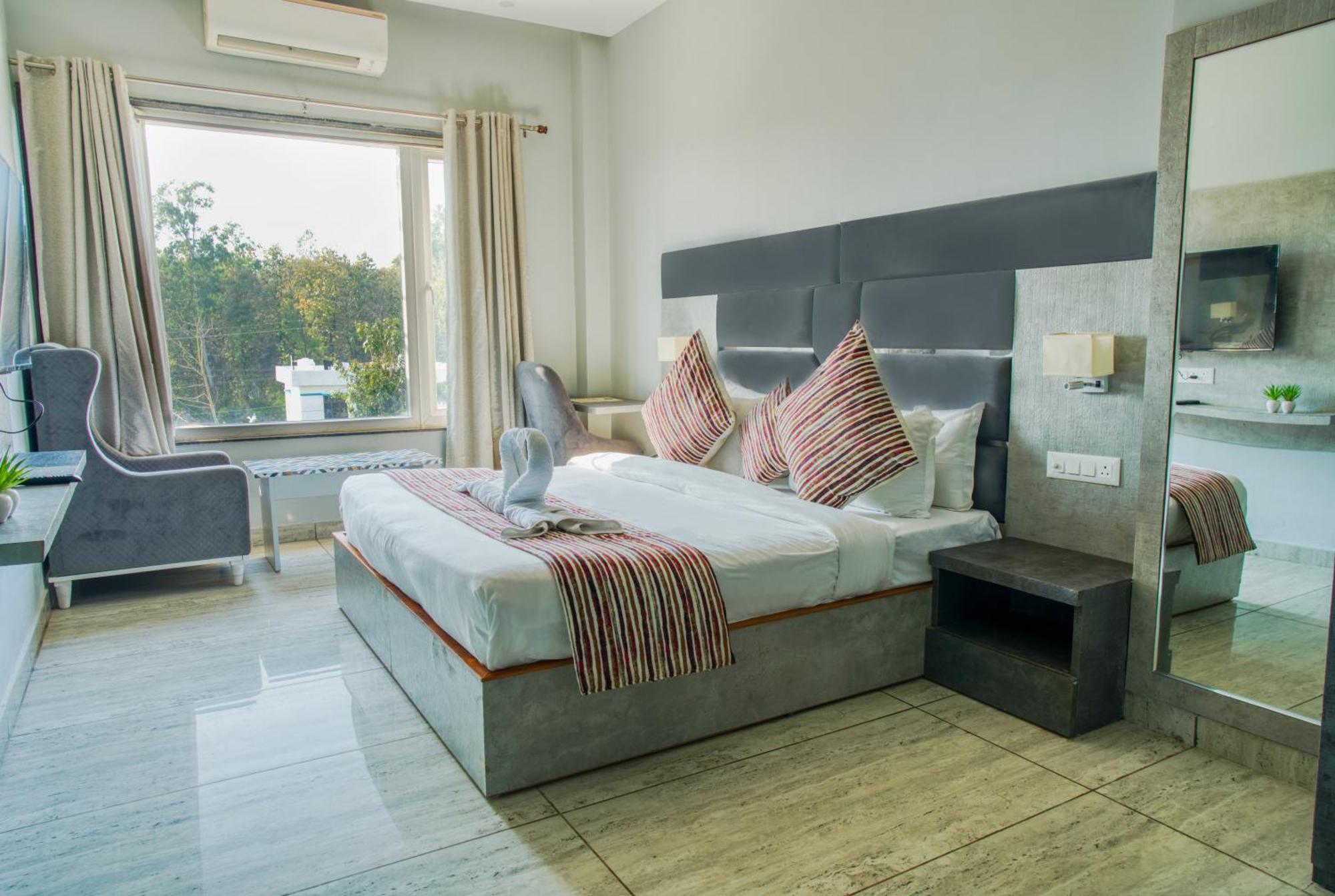 Hotel Vasdaa Grand Dehradun Bagian luar foto