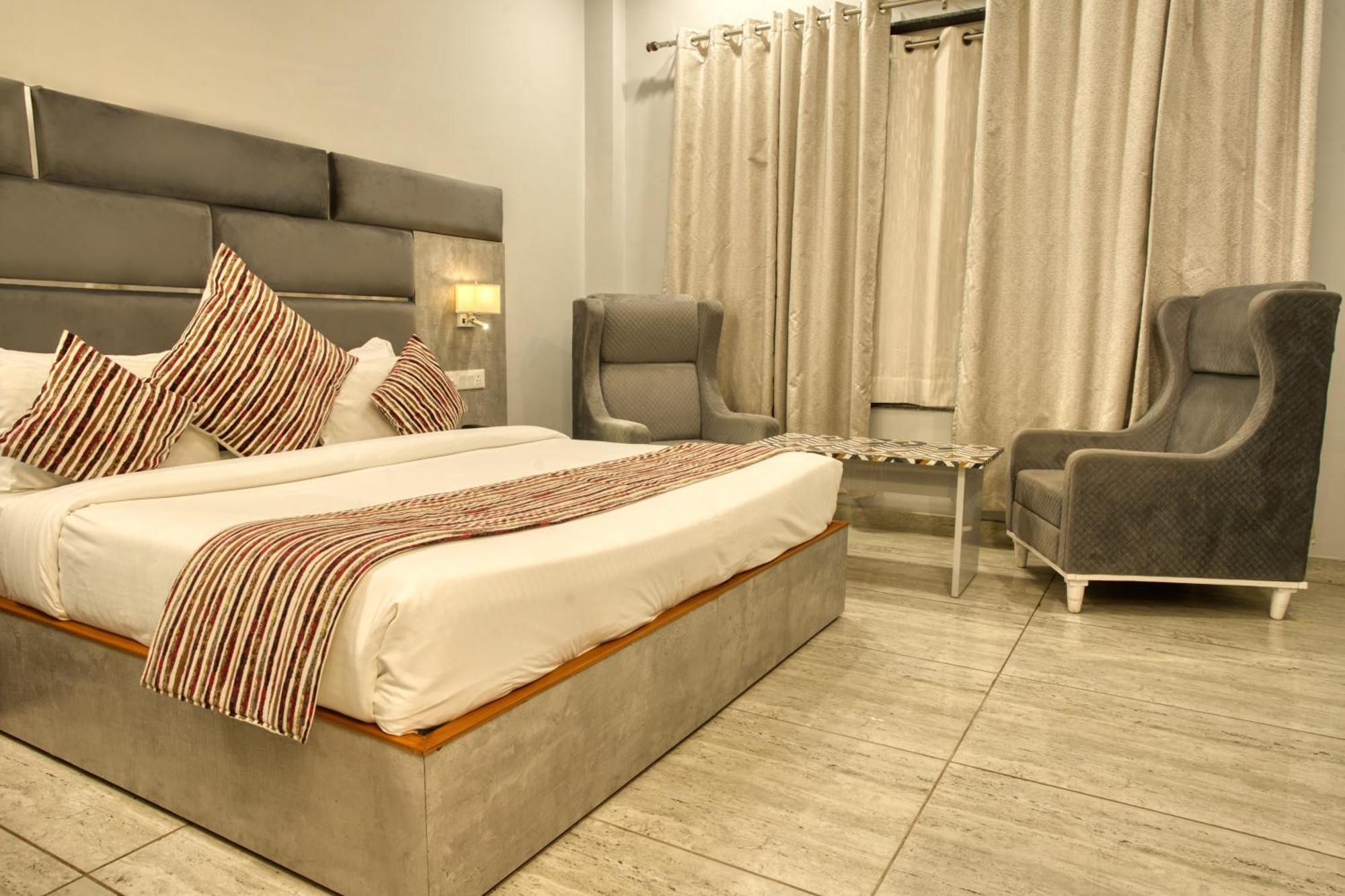 Hotel Vasdaa Grand Dehradun Bagian luar foto