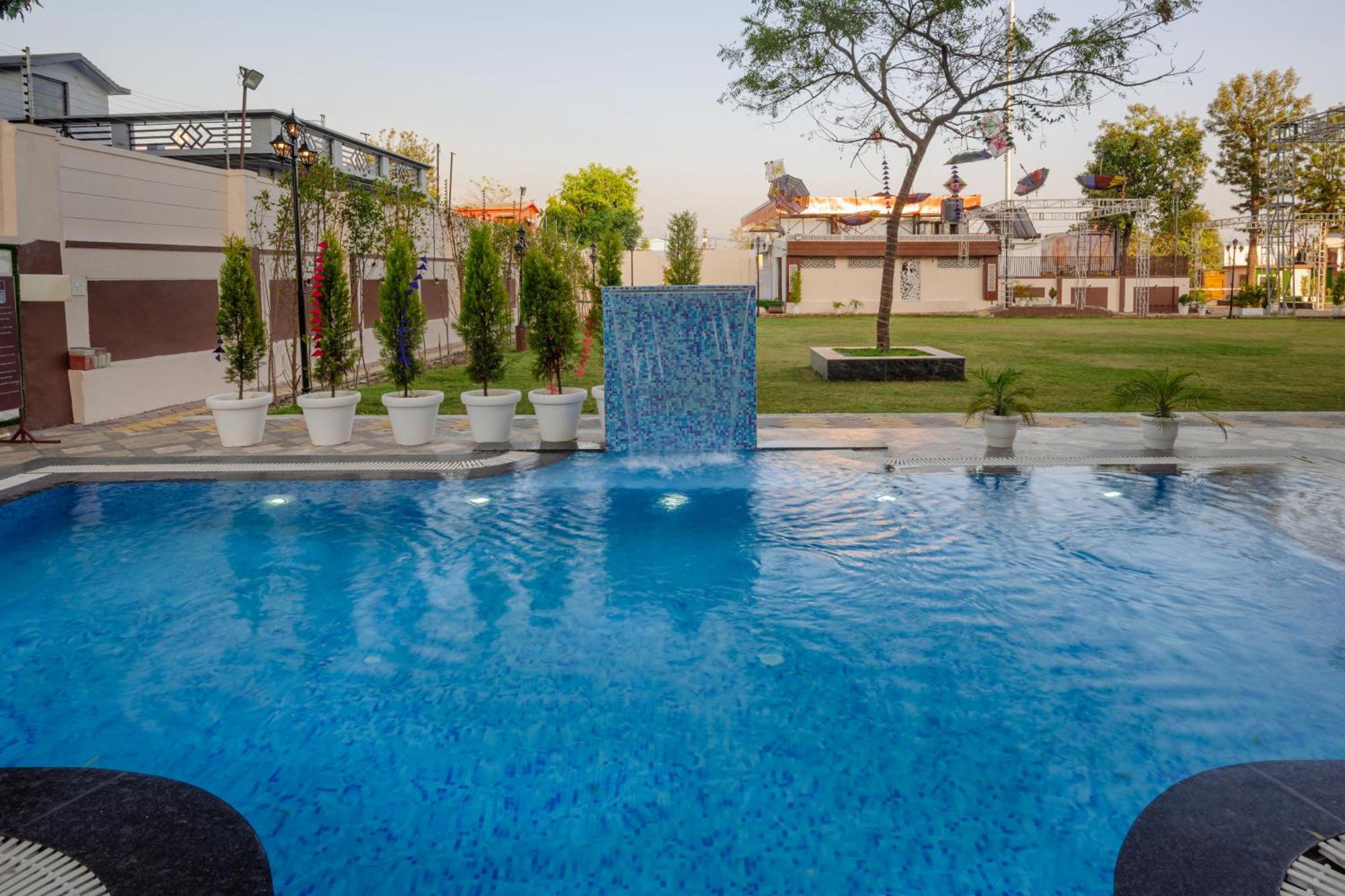 Hotel Vasdaa Grand Dehradun Bagian luar foto