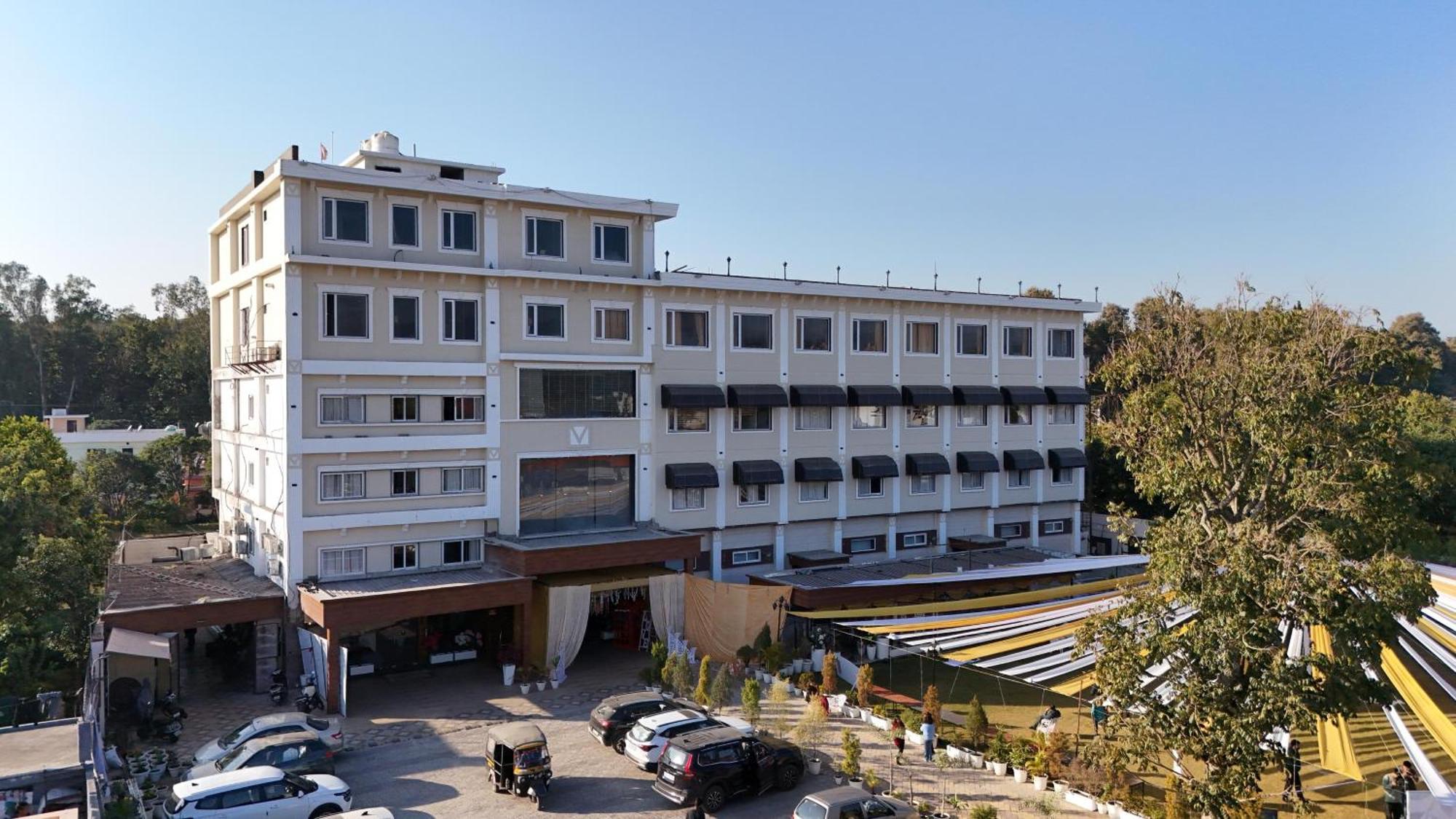 Hotel Vasdaa Grand Dehradun Bagian luar foto